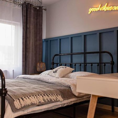 Blue Moon. Cozy Apartment Near Iulius Mall Cluj-Napoca Exteriör bild