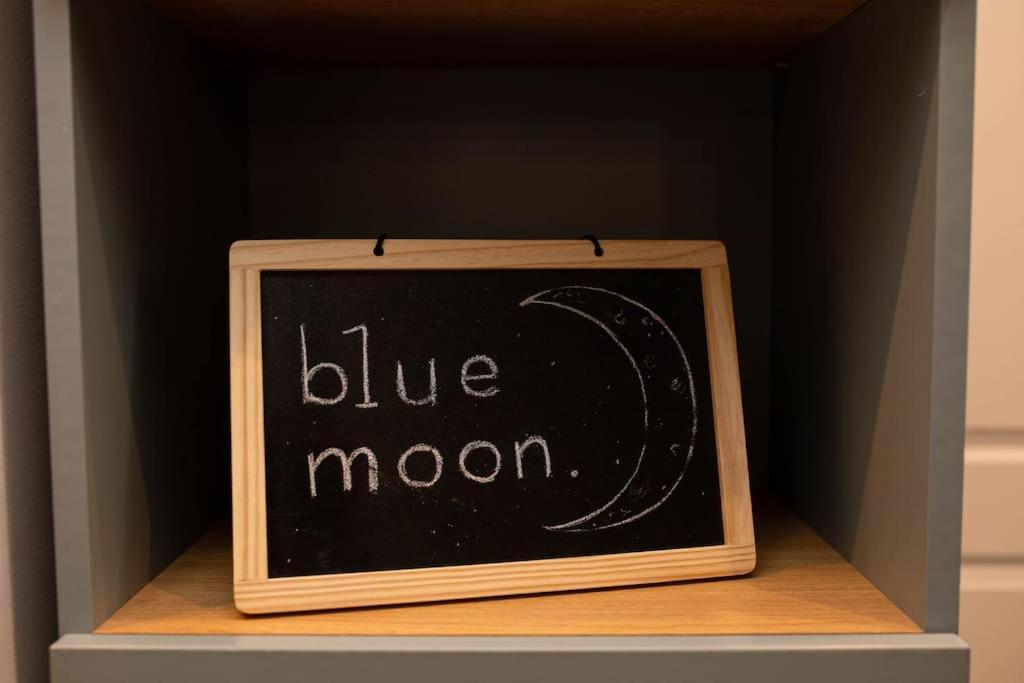 Blue Moon. Cozy Apartment Near Iulius Mall Cluj-Napoca Exteriör bild